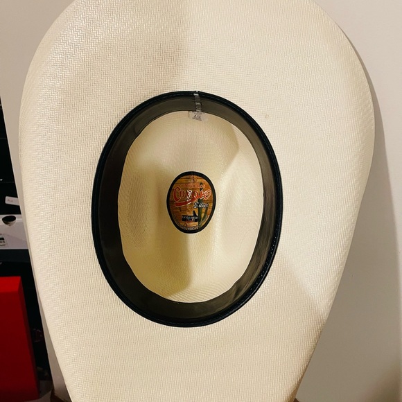 Classic Cream Cowboy Hat - Picture 4 of 4